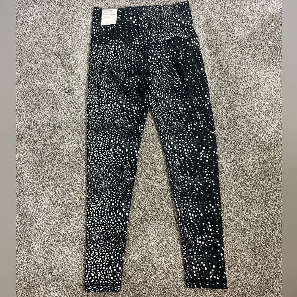 Calia by Carrie Underwood NWT Black and White 7/8 Leggings - Picture 3 of 8